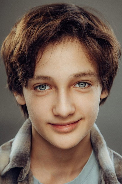 Misha Schults headshot