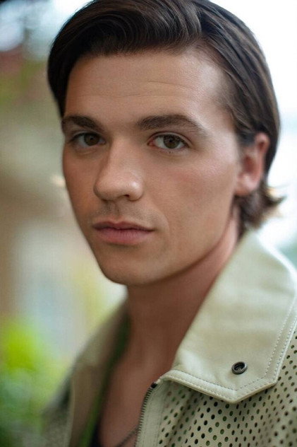Joel Courtney - 6