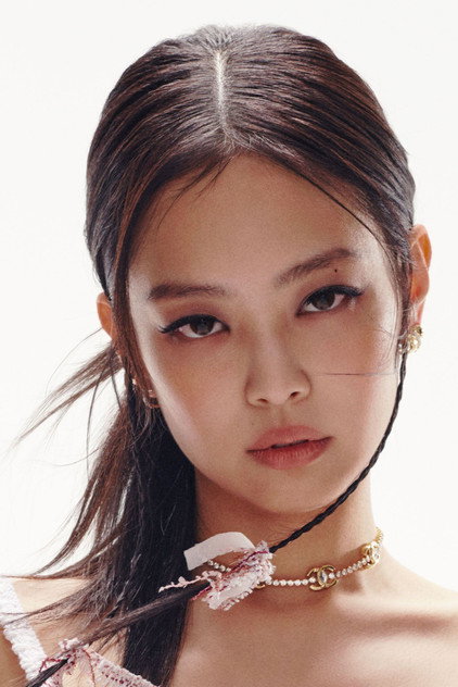 JENNIE photo 6