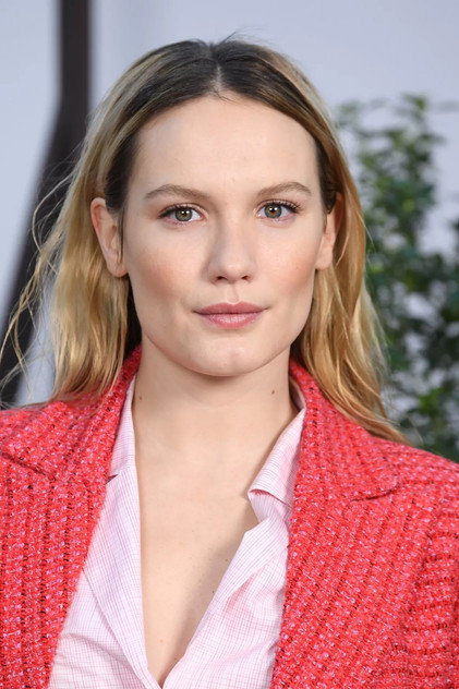 Ana Girardot - 11