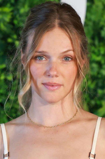 Tracy Spiridakos - 5
