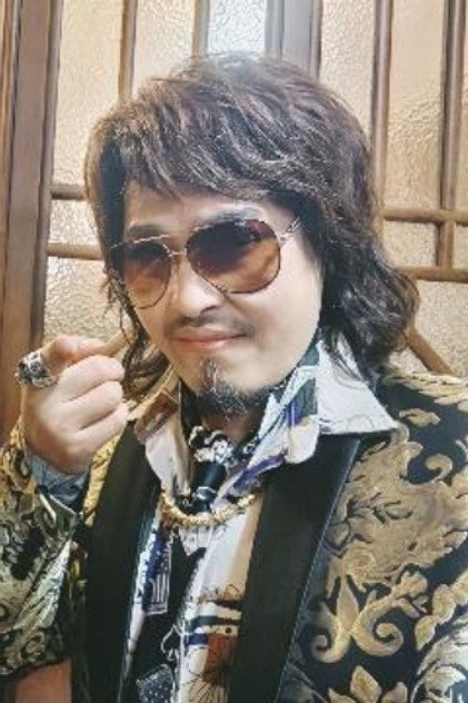 於不凡