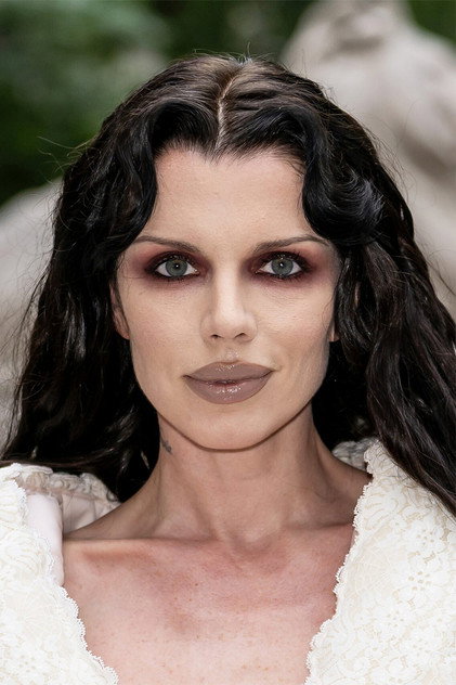 Julia Fox - 13
