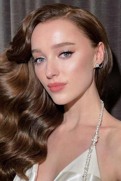Phoebe Dynevor - 4