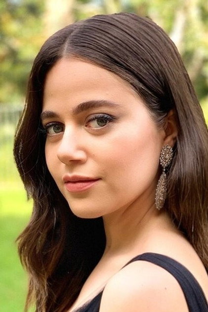 Molly Gordon - 5