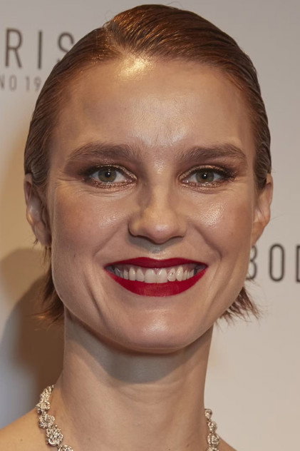 Amanda Collin - 8