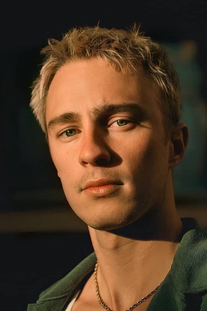 Drew Starkey - 7