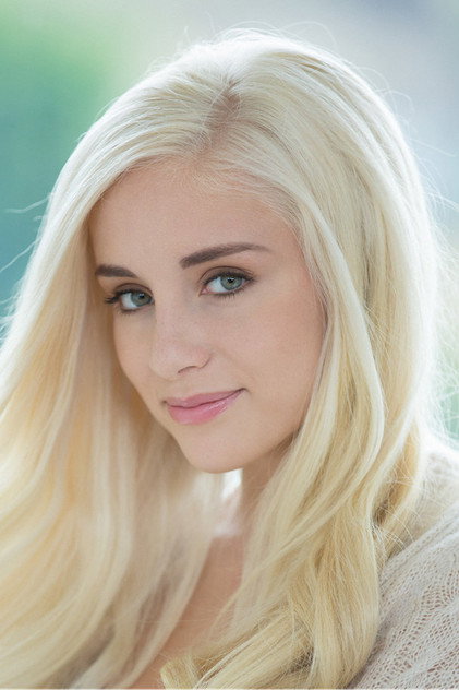 Naomi Woods photo 2