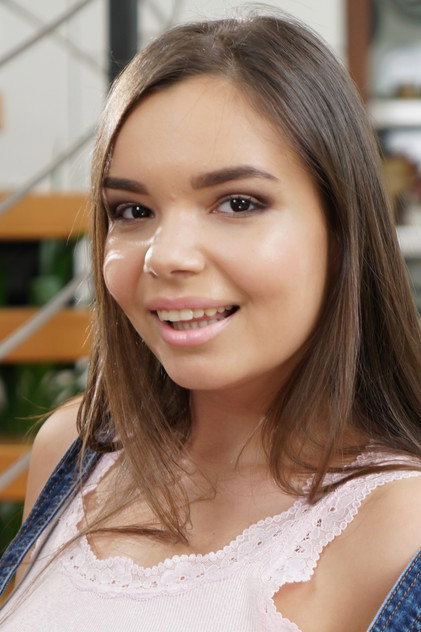 Sofia Lee photo 2