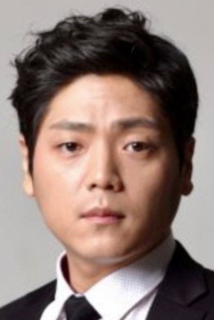 Kang Shin-ha photo 2