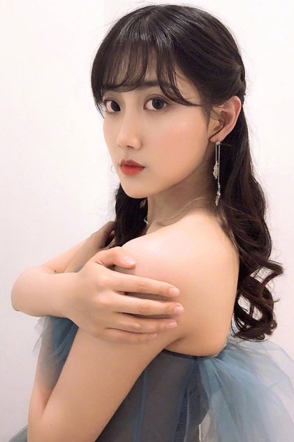 李艺彤 李艺彤