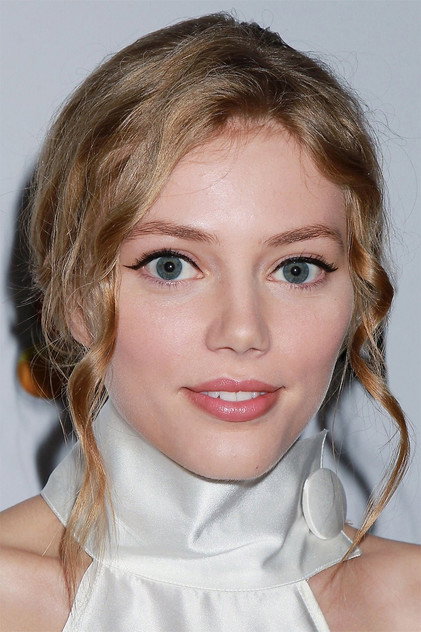 Grace Van Dien - 4