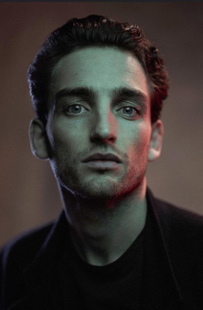 Laurie Davidson photo 3