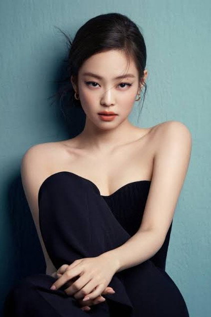 JENNIE photo 12