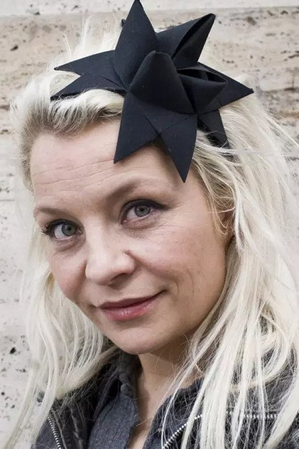 Signe Lindkvist - 17
