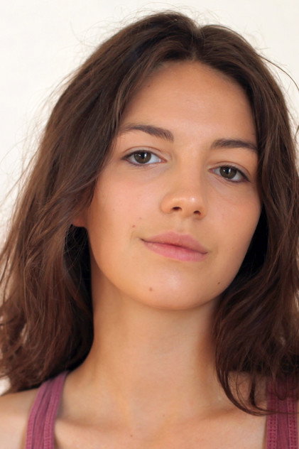 Ella Hunt - 4