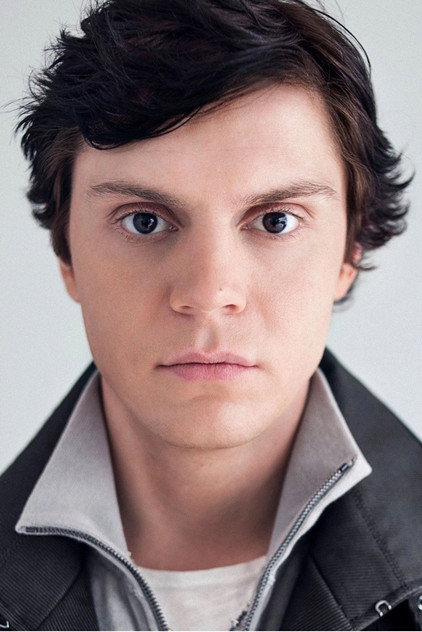 Evan Peters - 7