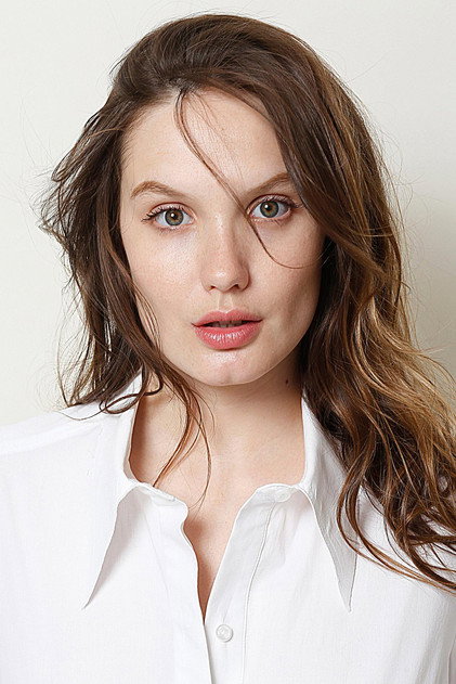 Ana Girardot - 12