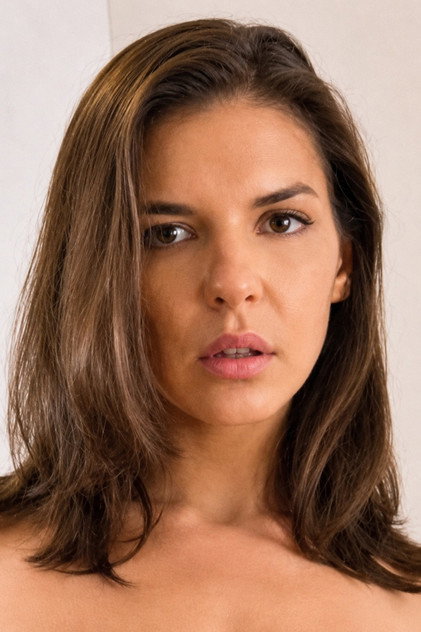Alina Henessy photo 2