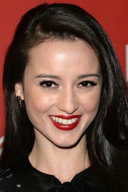 Julie Estelle photo 4