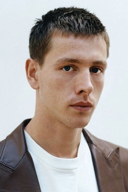 Harris Dickinson - 4