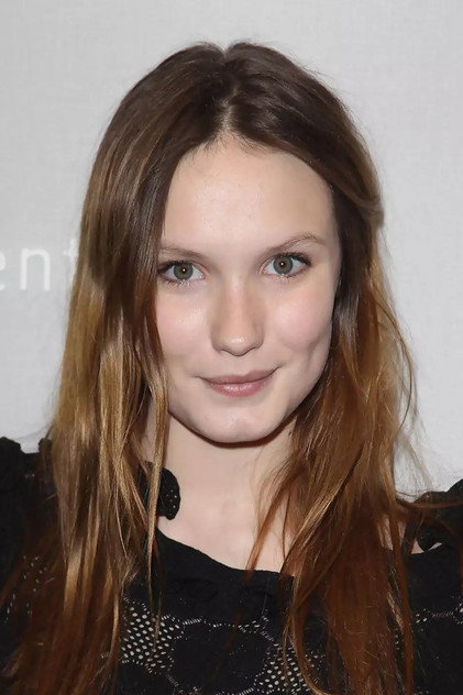Ana Girardot - 7