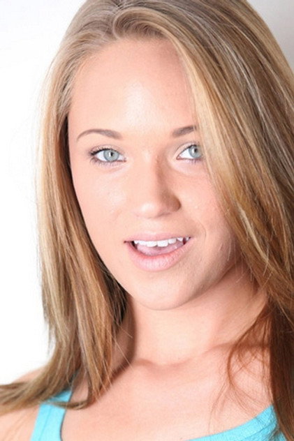Teagan Summers photo 2