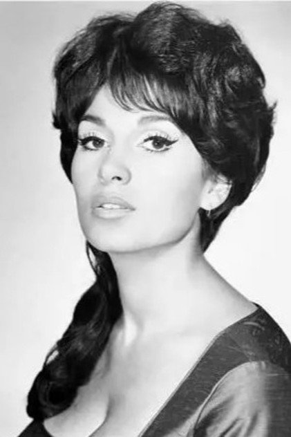 Yvonne Romain - 4