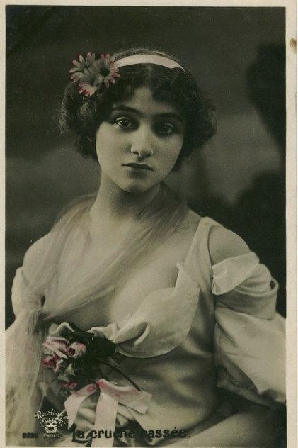 Lilian Greuze photo 3