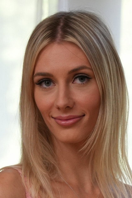 Emily Jade photo 2