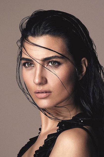 Tuba Büyüküstün photo 23