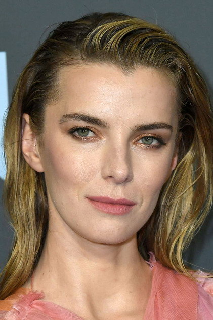 Betty Gilpin - 6