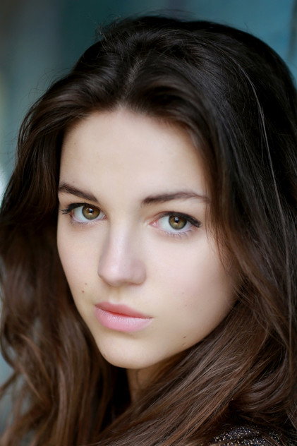 Ella Hunt - 5