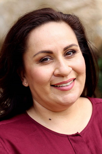 Elizabeth Alvarez photo 4