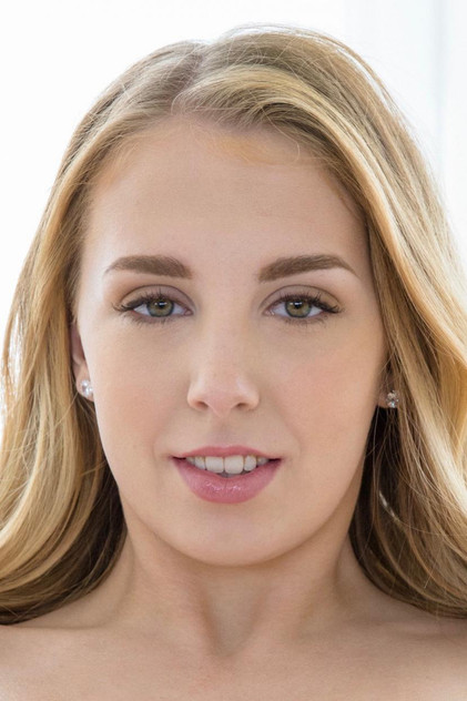 Chloe Scott photo 7