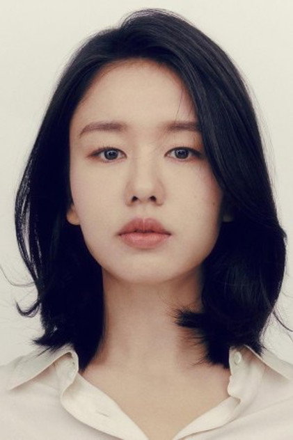 Ahn Eun-jin photo 3