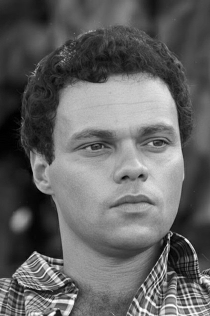 Elcio Romar headshot