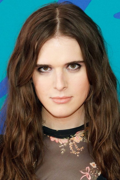 Hari Nef - 11