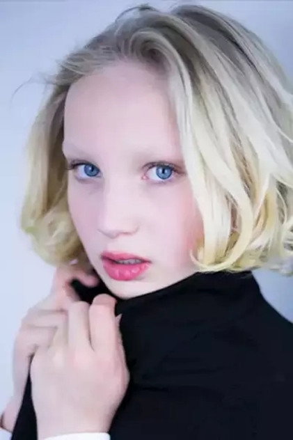 Helena Zengel - 5