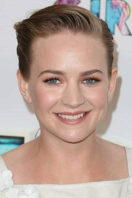 Britt Robertson photo 13