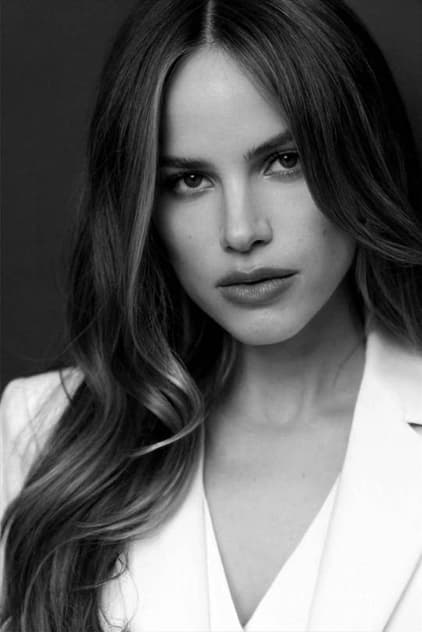 Halston Sage - 4