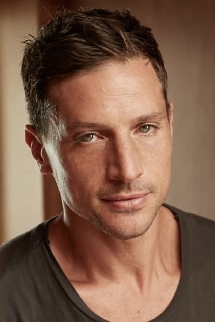 Simon Rex