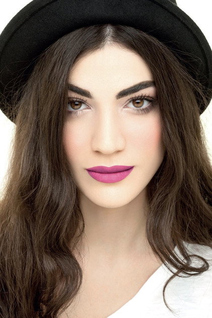Ivi Adamou