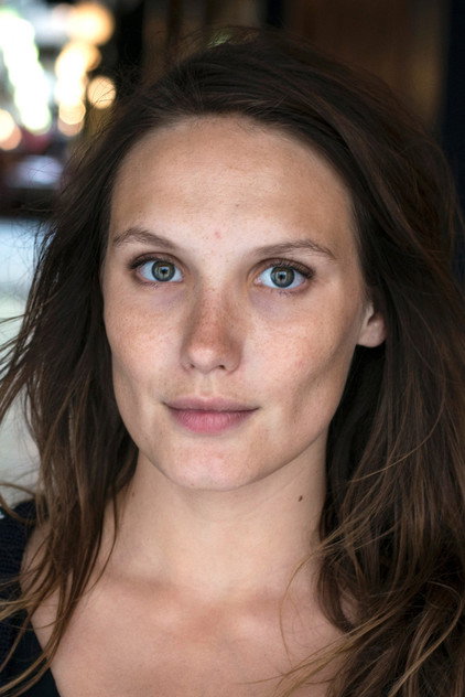 Ana Girardot - 13