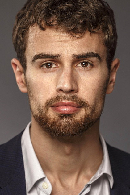 Theo James - 7