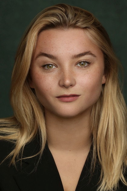 Georgie Banks photo 5