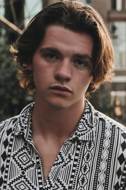 Joel Courtney - 8