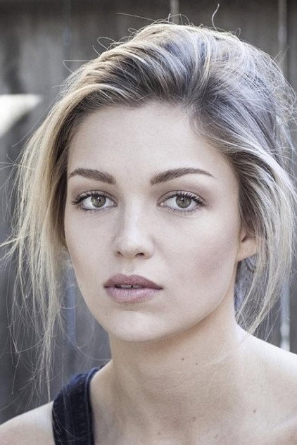 Lili Simmons photo 6