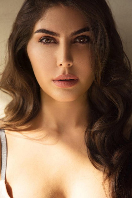 Elnaaz Norouzi - 4