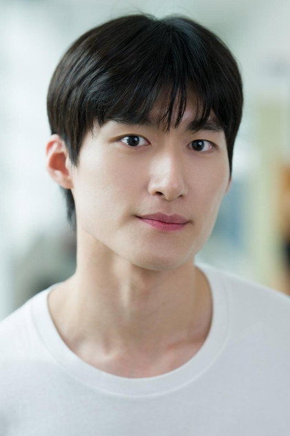Yoo Hyun-tae headshot